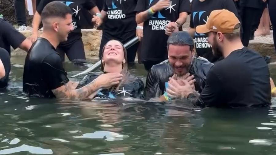 viih-tube-e-eliezer-sao-batizados-em-igreja-evangelica-1739665070804_v2_900x506