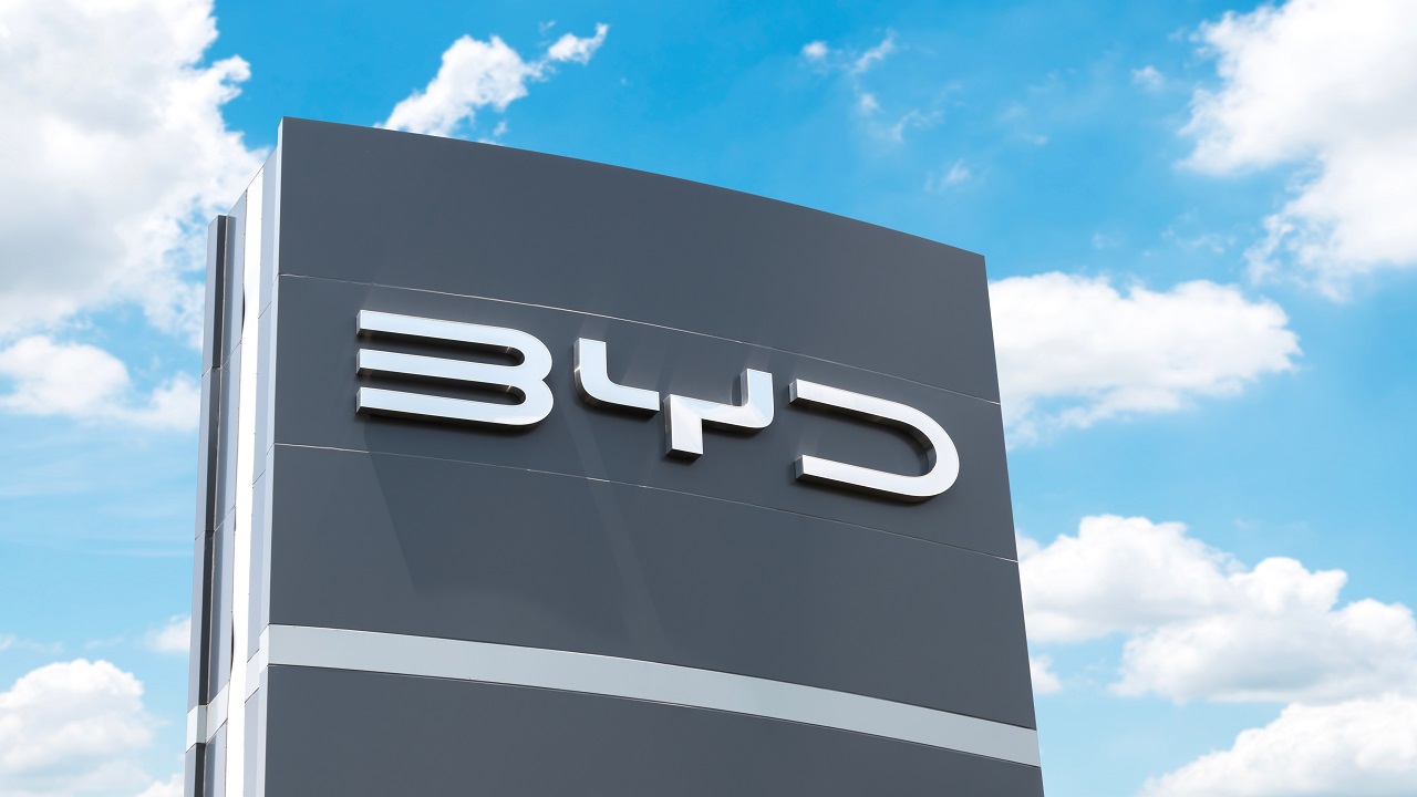 Nonthaburi,Thailand,20,August,2023,Pole,Billboard,With,Logo,Byd
