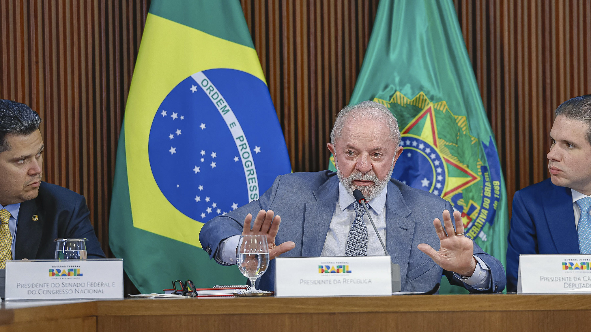 política governo-lula-assinou-mp-do-setor-el-trico-ap-s-reuni-o-com-davi-alcolumbre--hugo-motta--ministros-e-parlamentares-1747847006