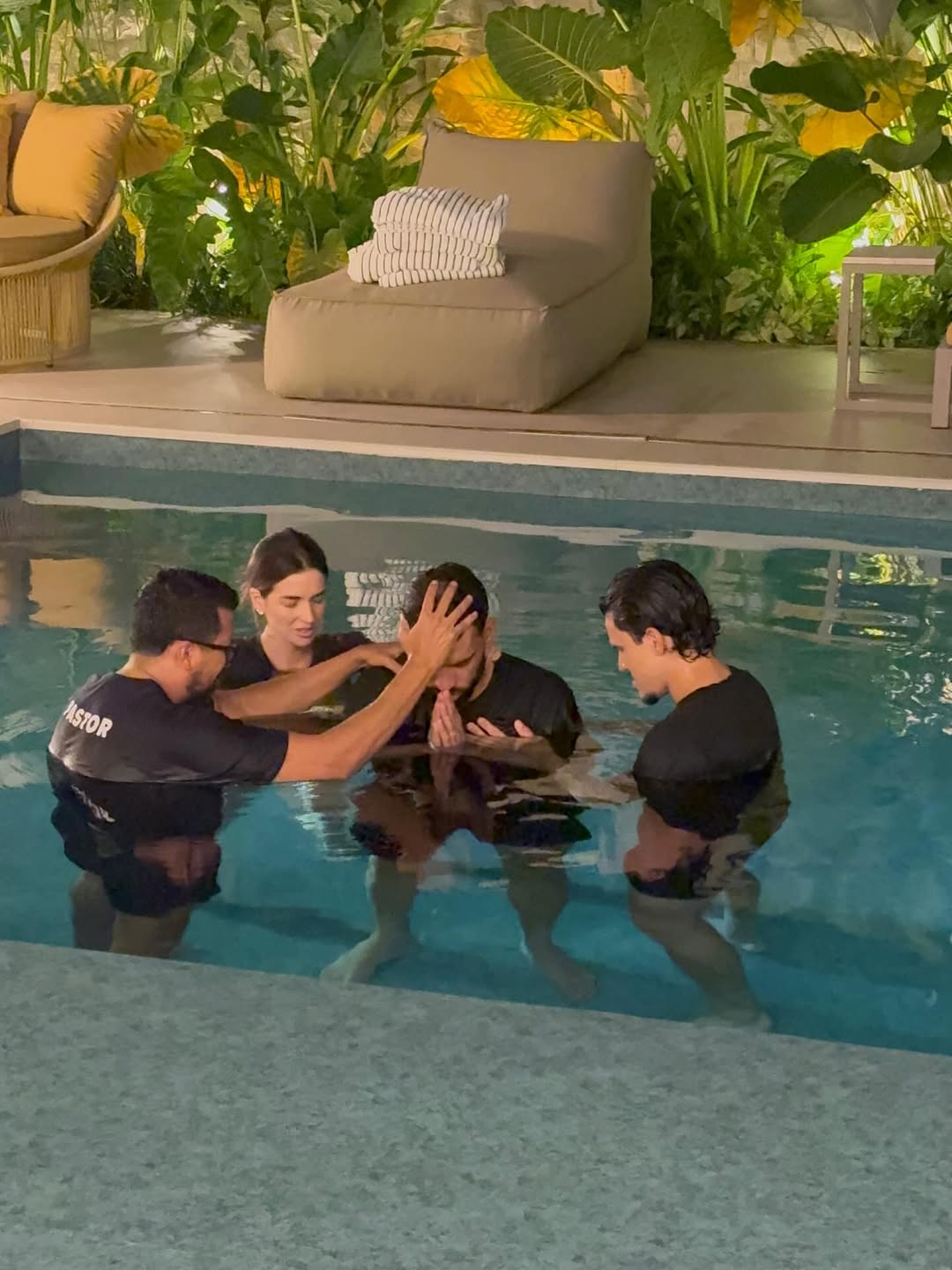 “ EIS QUE TUDO SE FEZ NOVO “ 2 Coríntios 5-17 “ NÃO VIVO MAIS EU, MAS CRISTO VIVE EM MIM” Gálatas 2-20 Glória a Deus pela vida de cada um que fez parte dessa trajetória! Gratidão Te amo Jesus
