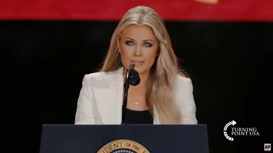 erika-kirk-durante-o-funeral-do-marido-charlie-kirk-no-arizona-1758493419485_v2_900x506