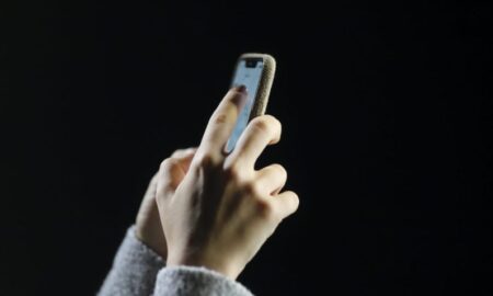 celular-mao-848x477