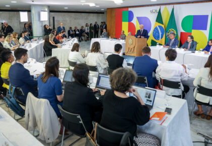 Presidente Lula durante entrevista coletiva.