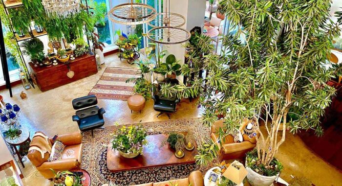 CasaDeValentina_OpenHouse_Felipe-e-Carlos_-casa-com-muitas-plantas-e-decoracao-inspirada-na-Tailandia-22.jpg.optimal