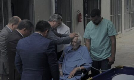 Hoje, dentro do hospital, aprendi mais uma vez que cuidar vai muito além de curar.Nos cuidados p