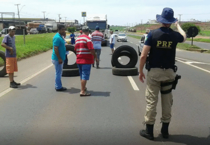 Screenshot 2026-02-13 at 08-01-31 PRF intensifica fiscalização contra embriaguez ao volante no carnaval Agência Brasil