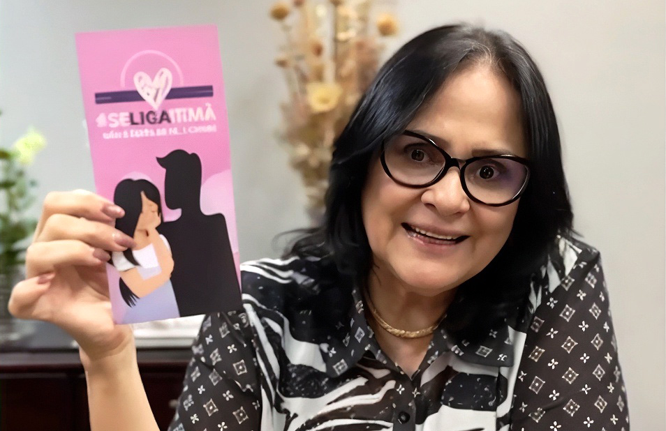 Damares-capacita-lideres-na-luta-contra-a-violencia-domestica