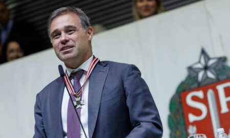 🏛️ O ministro do STF André Mendonça recebeu nesta segunda-feira (6) o Colar de Honra ao Mérito
