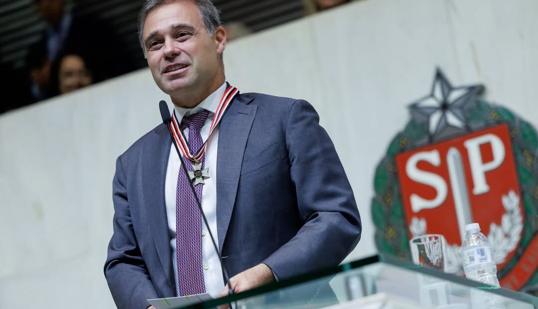 🏛️ O ministro do STF André Mendonça recebeu nesta segunda-feira (6) o Colar de Honra ao Mérito