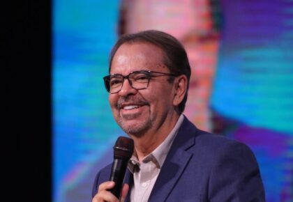 CULTO DOMINGO 10H --A nossa referência é Jesus! É com Ele que você deve buscar se identificar e