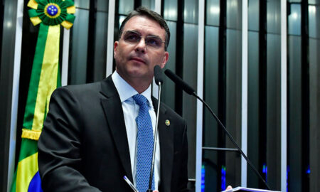 flavio-bolsonaro-18-12-24