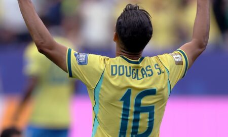 Com a vitória da Seleção por 2 a 1, a maior do mundo se classifica para as oitavas de final da C