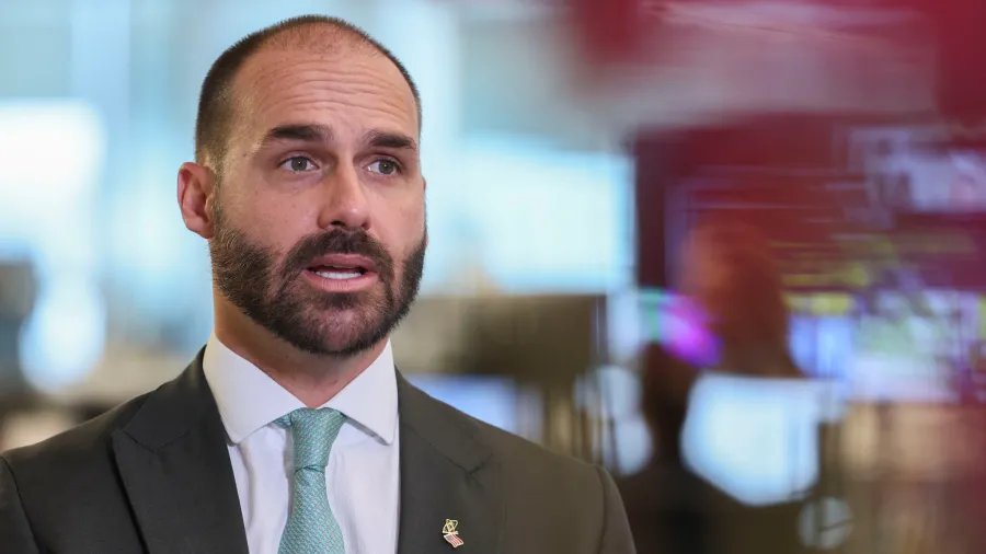 eduardo-bolsonaro-perdeu-o-mandato-em-dezembro-de-2025-1770816936408_v2_900x506.jpg