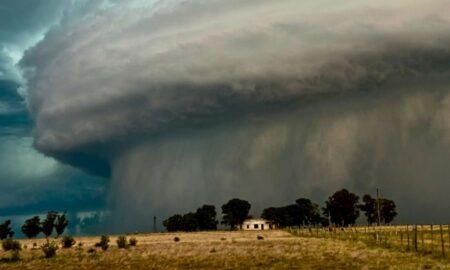 ciclone-extratropical-se-forma-nesta-terca-feira-1-e-traz-chuva-intensa-e-frio-ao-centro-sul-do-brasil